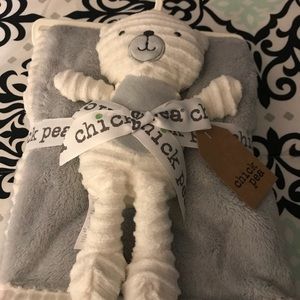 Brand new blanket with white toy